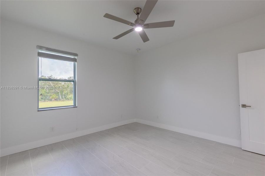 Spacious, unfurnished interior of a new home in , Lake Placid (Image 30).