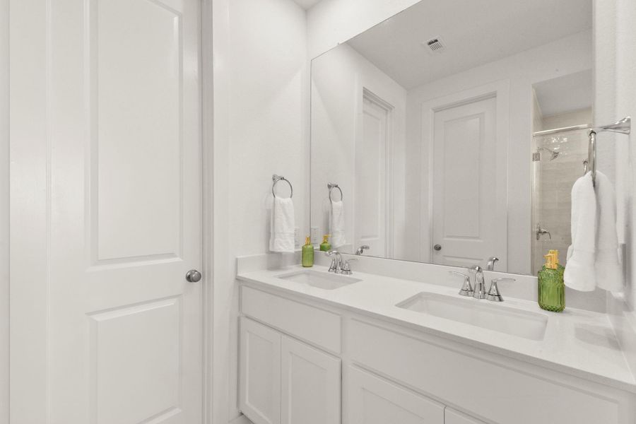 Furnished interior view inside a new home in Riceland: 42ft. lots, Mont Belvieu (Image 35).