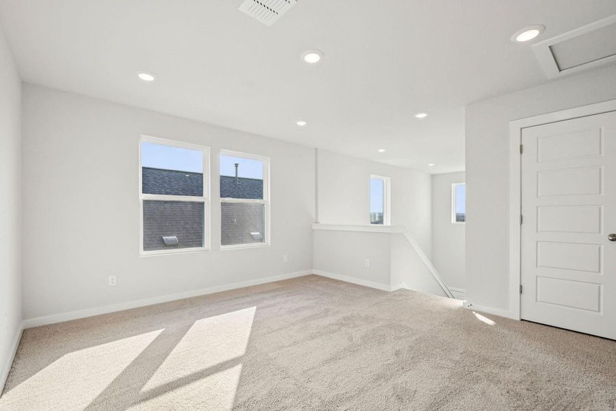 Spacious, unfurnished interior of a new home in Stallion Run, Buda (Image 21).