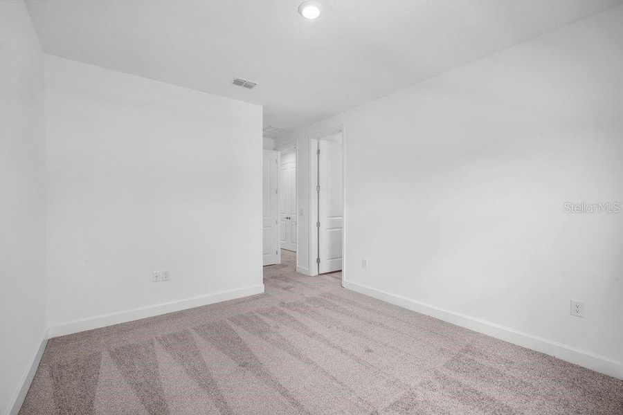 Spacious, unfurnished interior of a new home in Timber Ridge, Plant City (Image 12).