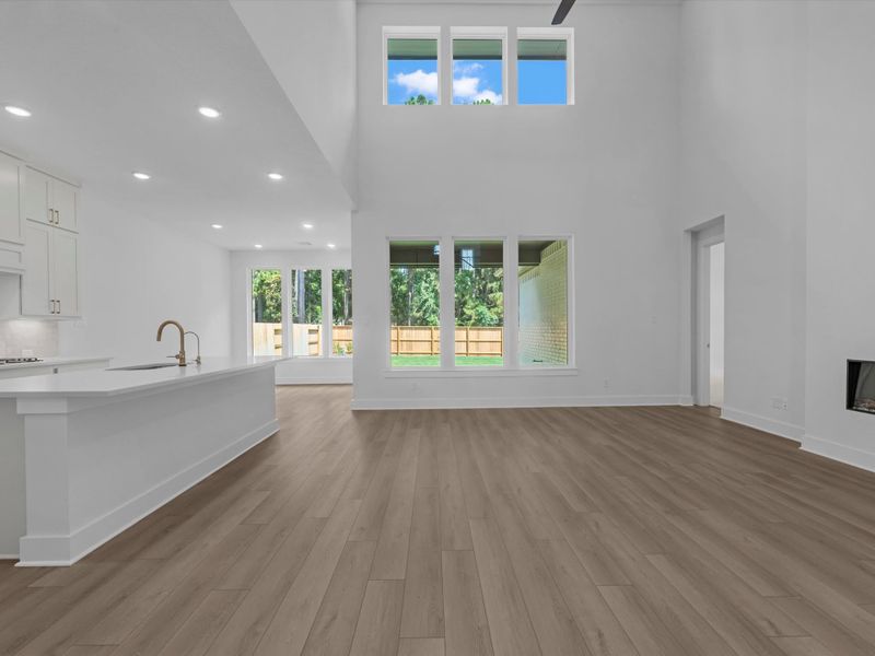 Spacious, unfurnished interior of a new home in Oakhill Reserve, Tomball (Image 12).