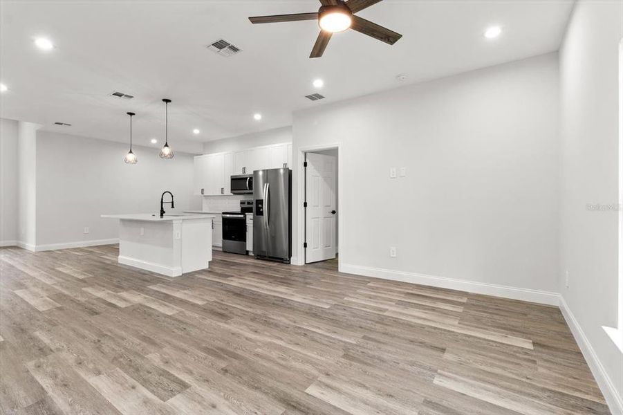 Spacious, unfurnished interior of a new home in , Dunnellon (Image 23).