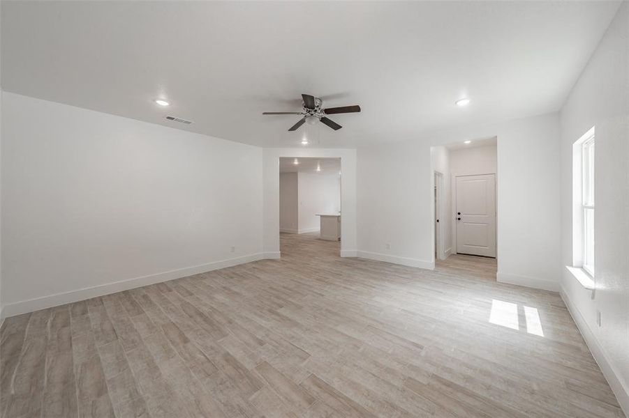 Spacious, unfurnished interior of a new home in , Dallas (Image 20).