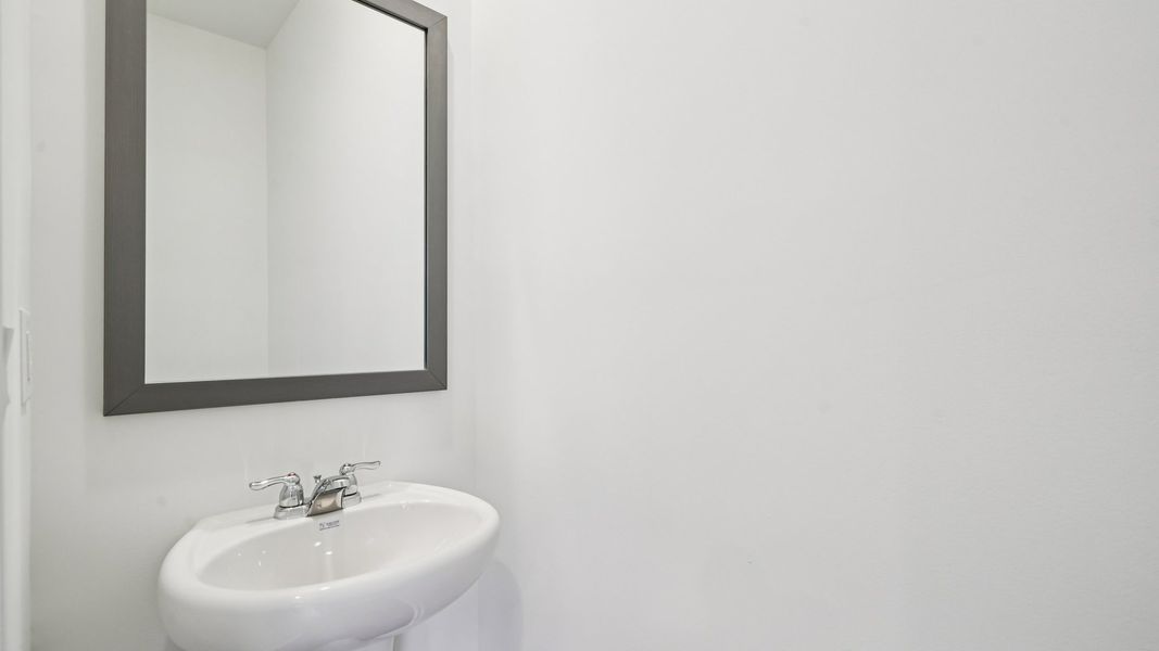Representative interior finishes for a home built from the Ansley by D.R. Horton in Sherwood Manor, Atlanta (Image 8).