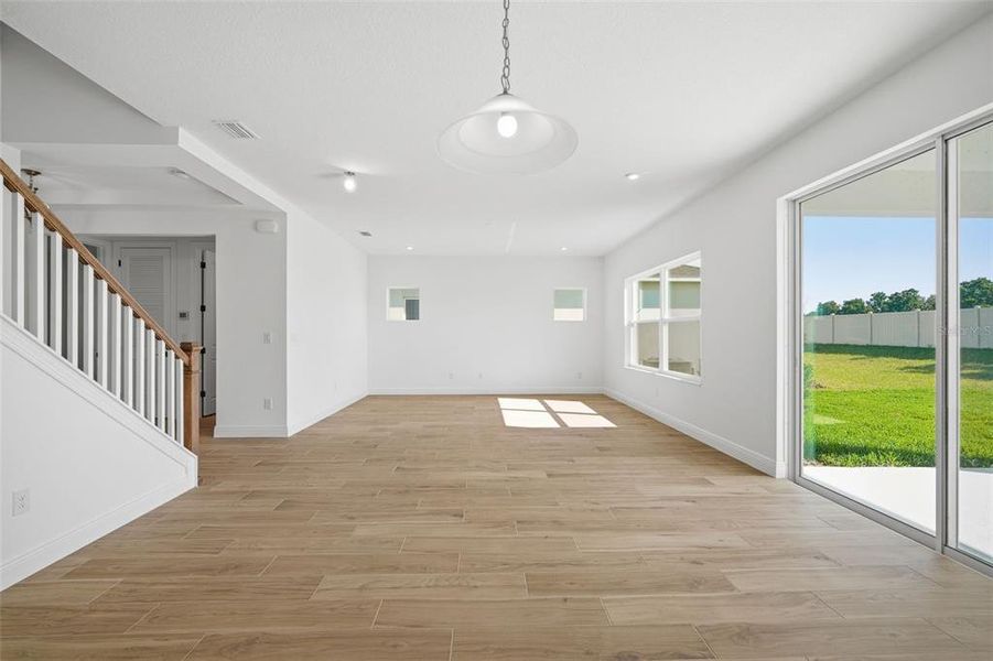 Spacious, unfurnished interior of a new home in Fieldstone, Plant City (Image 38).