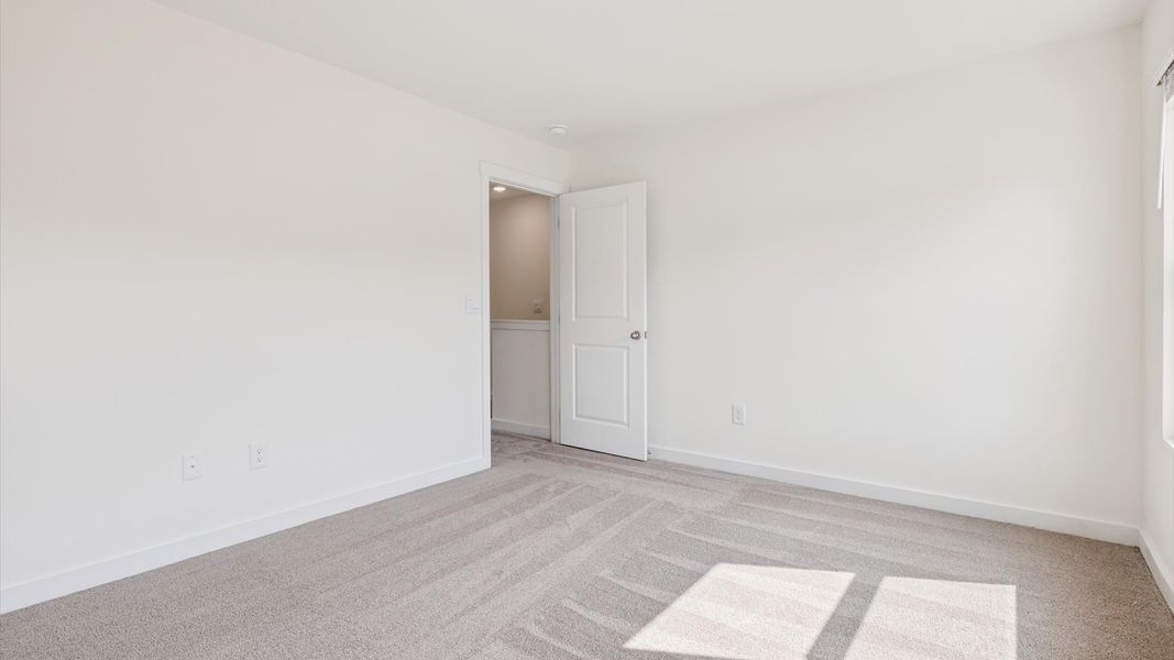 Spacious, unfurnished interior of a new home in Emory Creek, Harriman (Image 17).