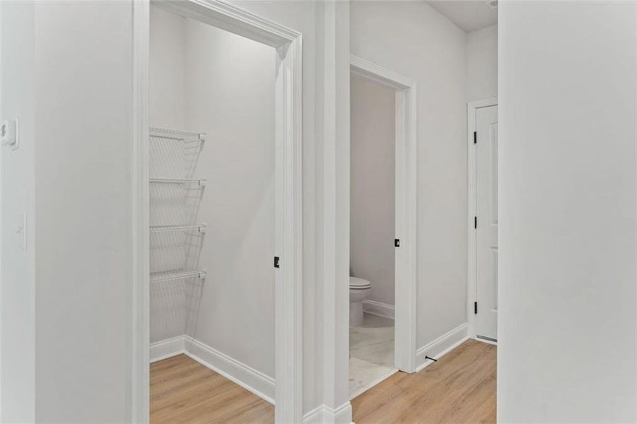 Spacious, unfurnished interior of a new home in , Alto (Image 14).