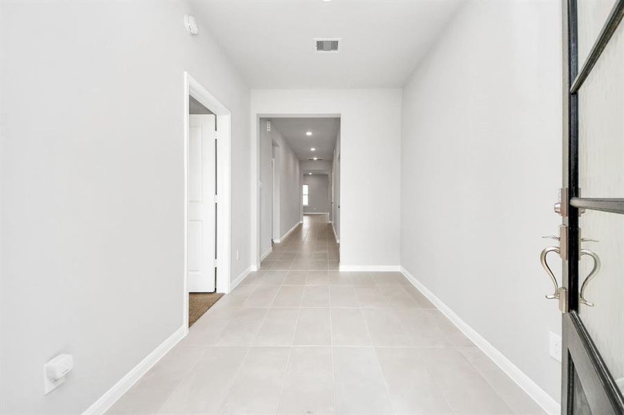Spacious, unfurnished interior of a new home in Sweetgrass Village, Crosby (Image 31).