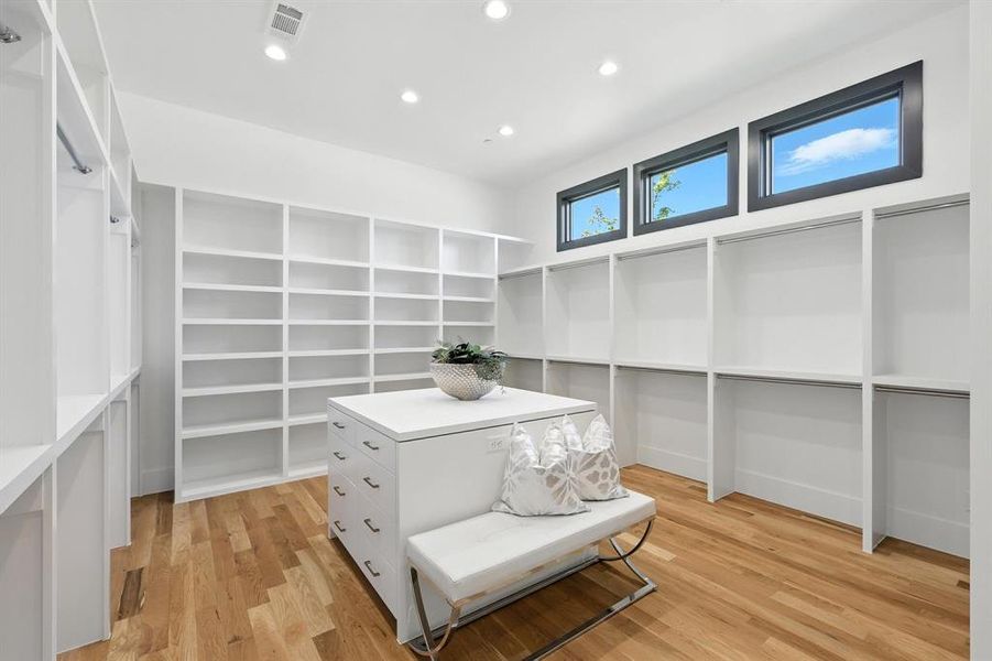 Furnished interior view inside a new home in , Colleyville (Image 24).