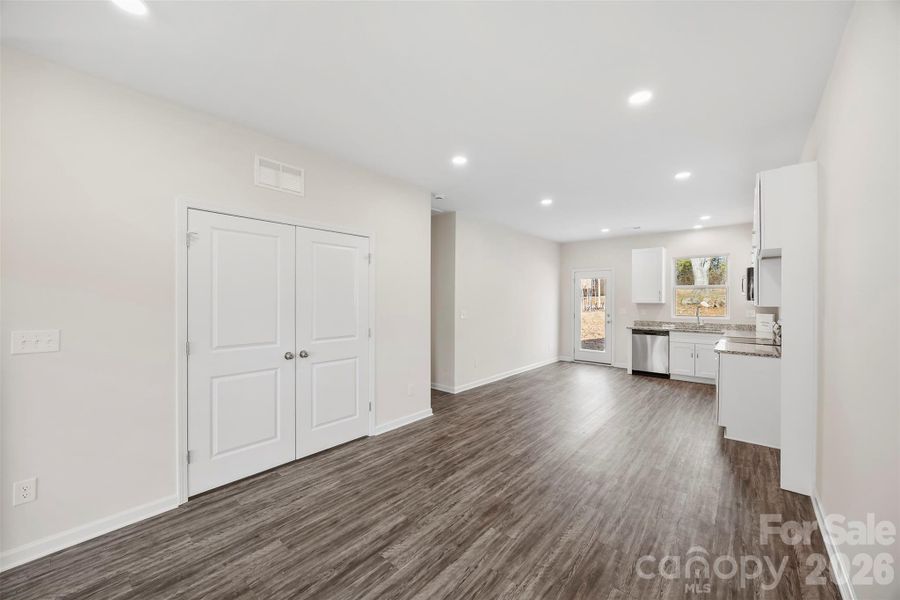 Spacious, unfurnished interior of a new home in , Kings Mountain (Image 25).