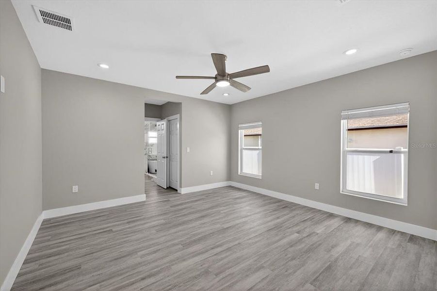 Spacious, unfurnished interior of a new home in , St. Petersburg (Image 54).