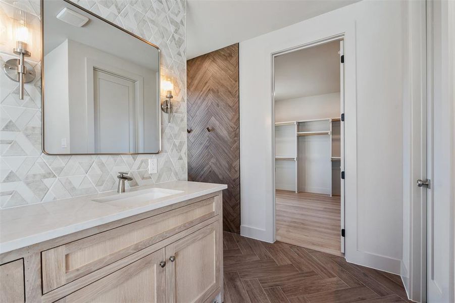 Dual sinks and private water closet