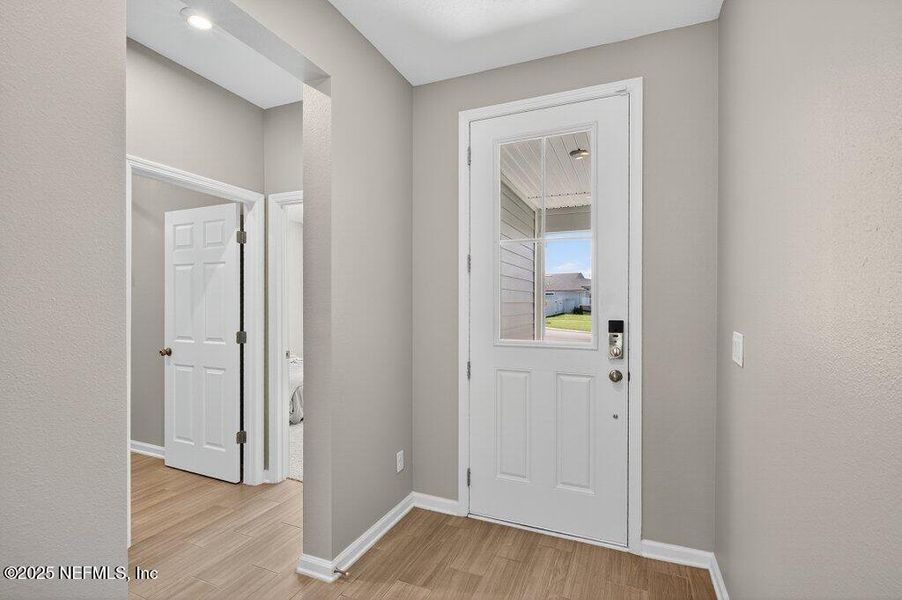 Spacious, unfurnished interior of a new home in Sandridge Hills, Green Cove Springs (Image 23).