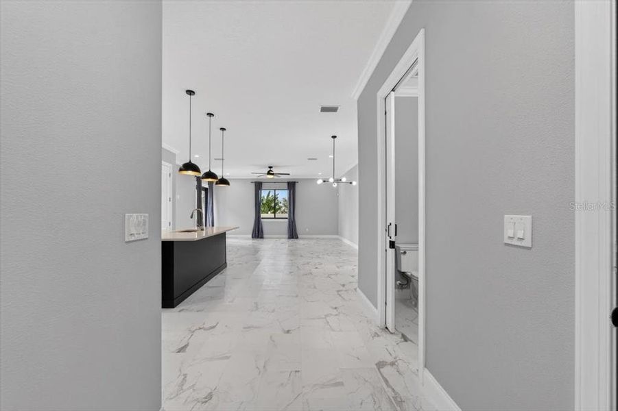 Spacious, unfurnished interior of a new home in , Tampa (Image 27).