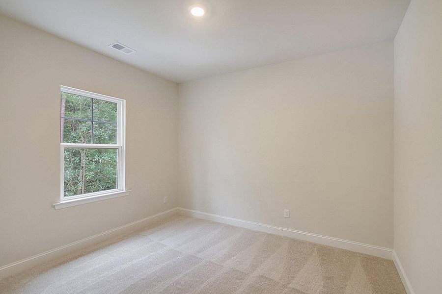 Spacious, unfurnished interior of a new home in Founder's Park, Lincolnville (Image 19).