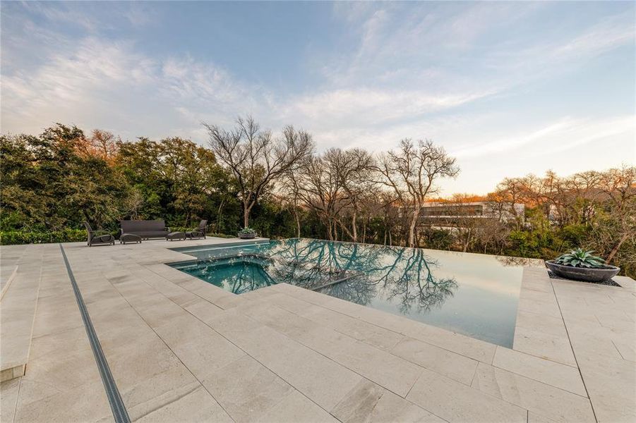 Community amenities in , Dallas (Image 25).