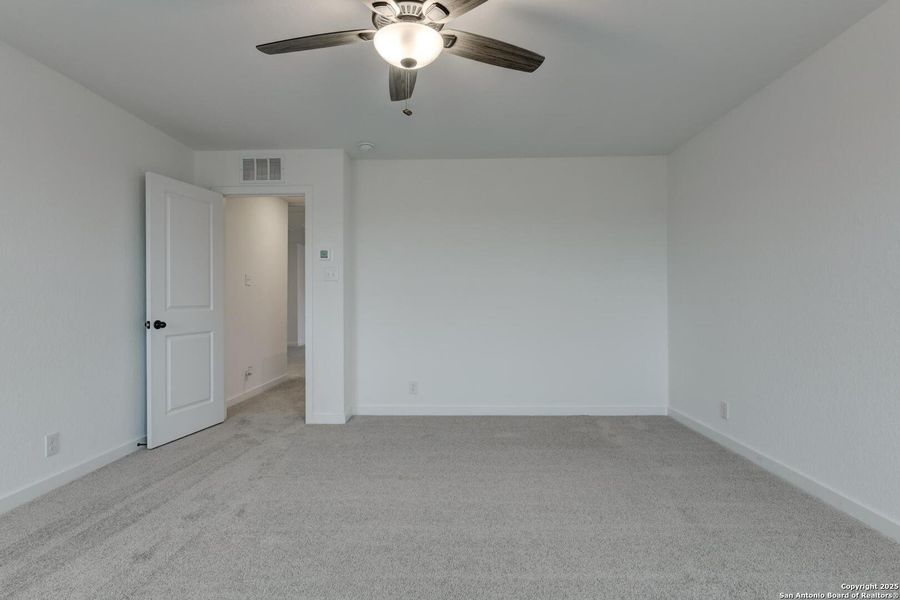 Spacious, unfurnished interior of a new home in , Schertz (Image 31).