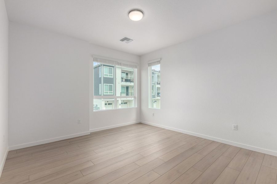 Spacious, unfurnished interior of a new home in Gateway Commons, Denver (Image 14).