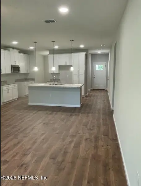 Spacious, unfurnished interior of a new home in , Jacksonville (Image 19).
