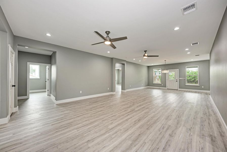 Spacious, unfurnished interior of a new home in , Paige (Image 19).