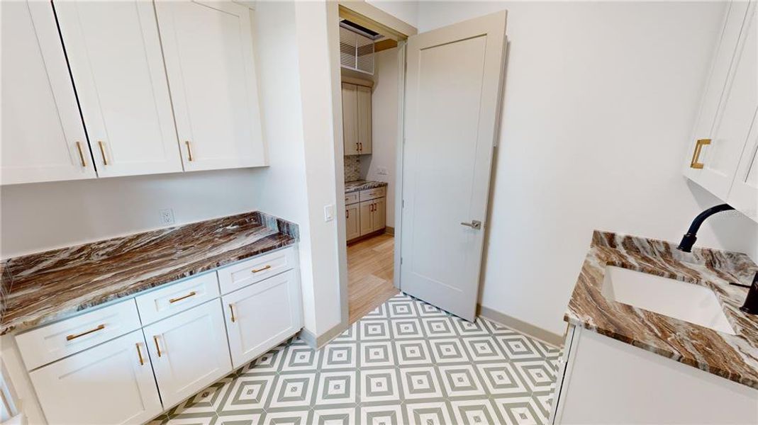 Garage foyer, laundry room and ensuite