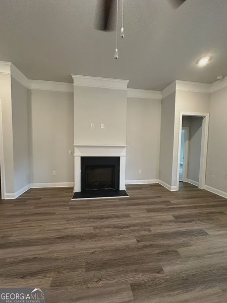 Spacious, unfurnished interior of a new home in Mirror Lake at South Harbour, Villa Rica (Image 15).