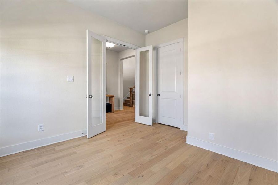 Spacious, unfurnished interior of a new home in The Parks at Panchasarp Farms - Phase 2, Burleson (Image 20). Spacious, unfurnished interior of a new home in The Parks at Panchasarp Farms - Phase 2, Burleson (Image 20).