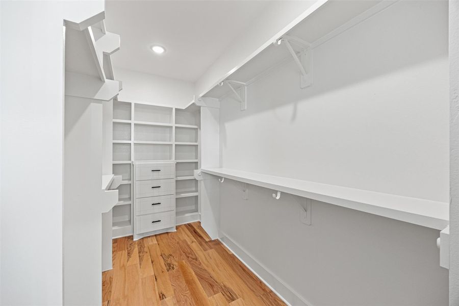 Spacious, unfurnished interior of a new home in , Houston (Image 23).