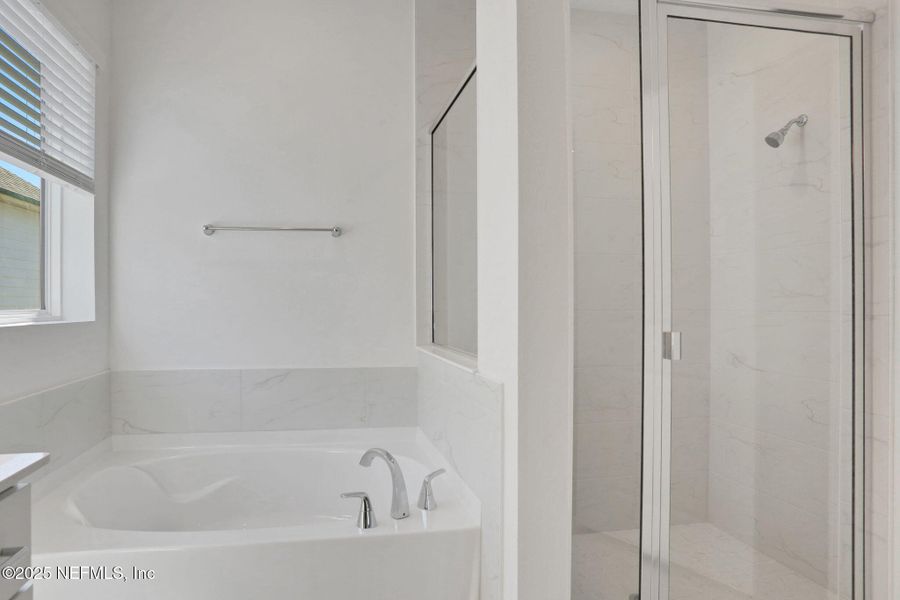 Close-up of interior finishes inside a home in Hyland Trail, Green Cove Springs (Image 16).