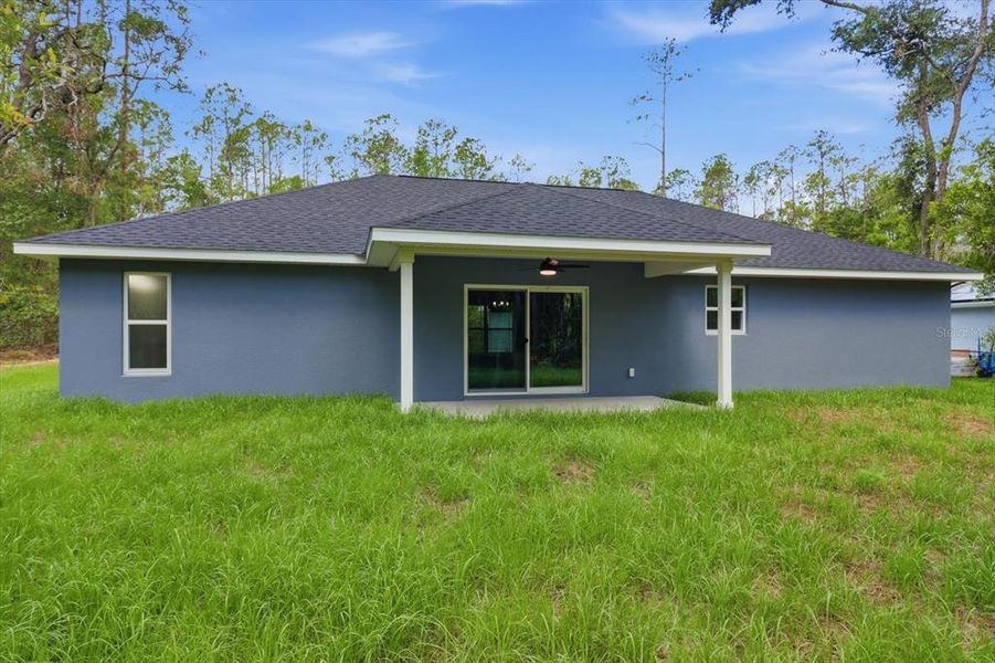 Exterior details and patio area of a home in , Dunnellon (Image 3).