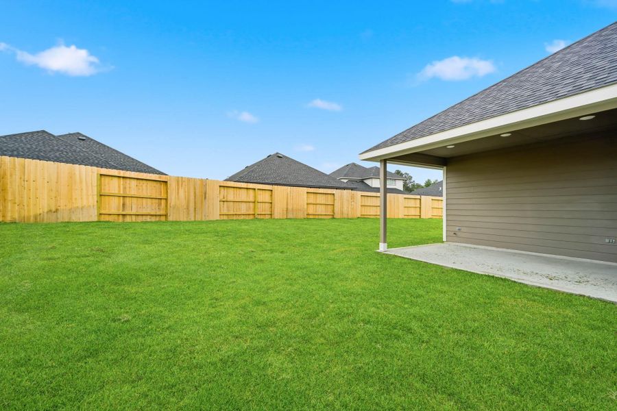 Exterior details and patio area of a home in Hills of Westlake, Conroe (Image 3).