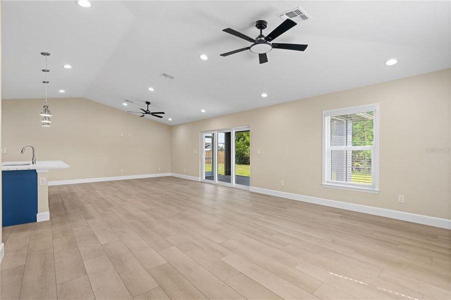 Spacious, unfurnished interior of a new home in , Englewood (Image 35).