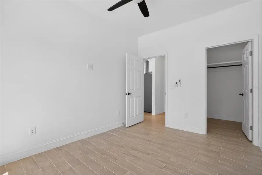 Spacious, unfurnished interior of a new home in , Lehigh Acres (Image 9).