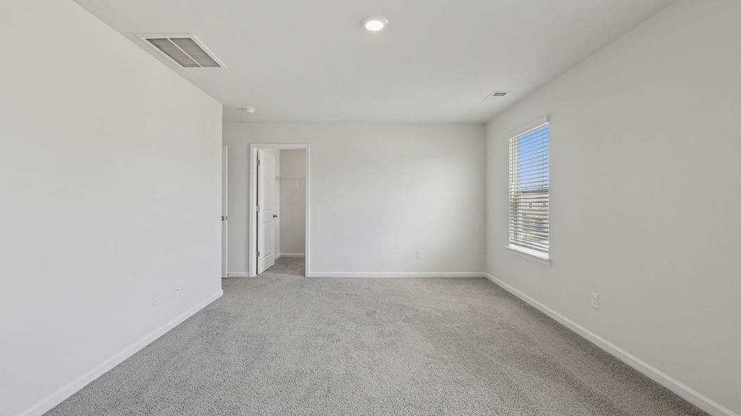 Spacious, unfurnished interior of a new home in Cloverdale Hills, Piedmont (Image 27).