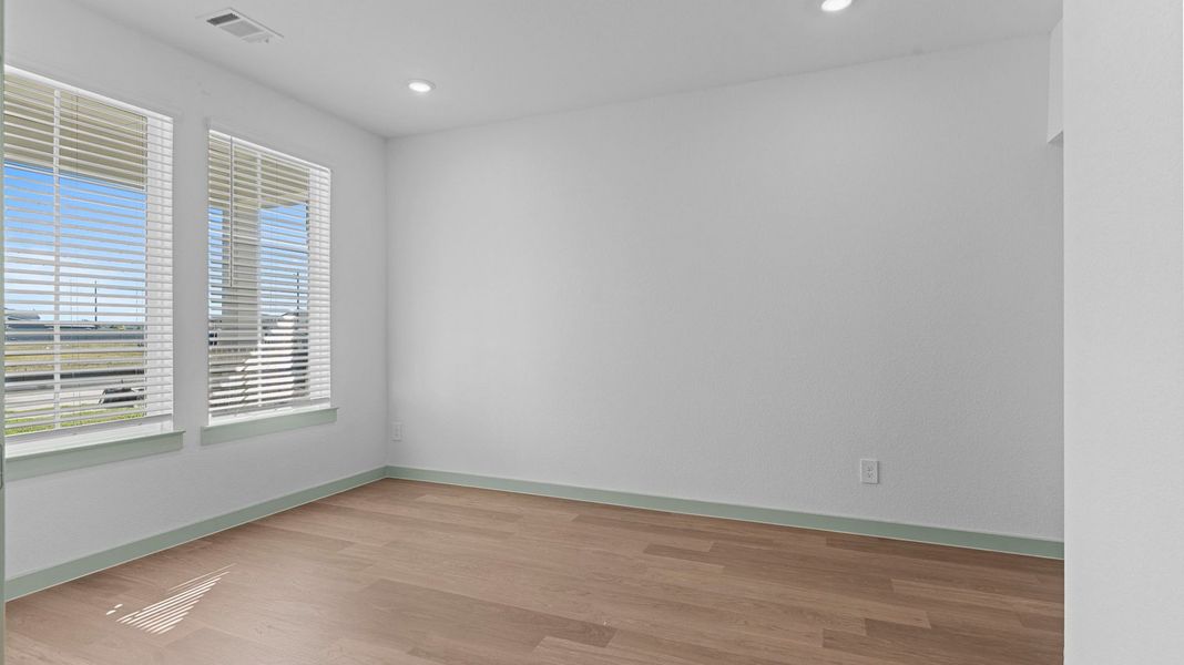 Spacious, unfurnished interior of a new home in Westland Ranch 50' Homesites, League City (Image 20).