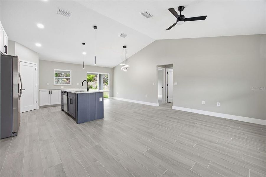 Spacious, unfurnished interior of a new home in , Citrus Springs (Image 21).