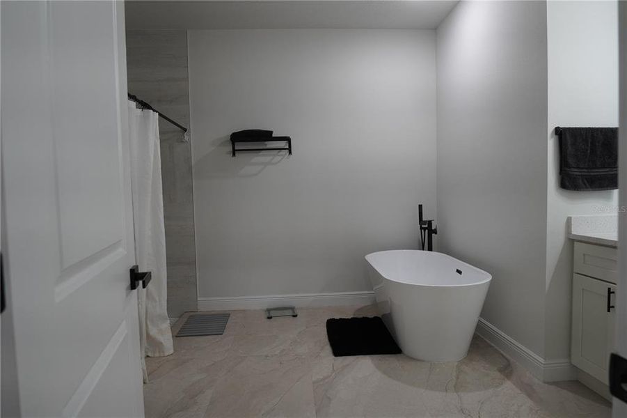 Furnished interior view inside a new home in , Ocala (Image 14).