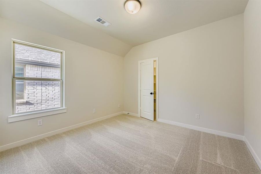Spacious, unfurnished interior of a new home in Wellington 50s, Fort Worth (Image 16).