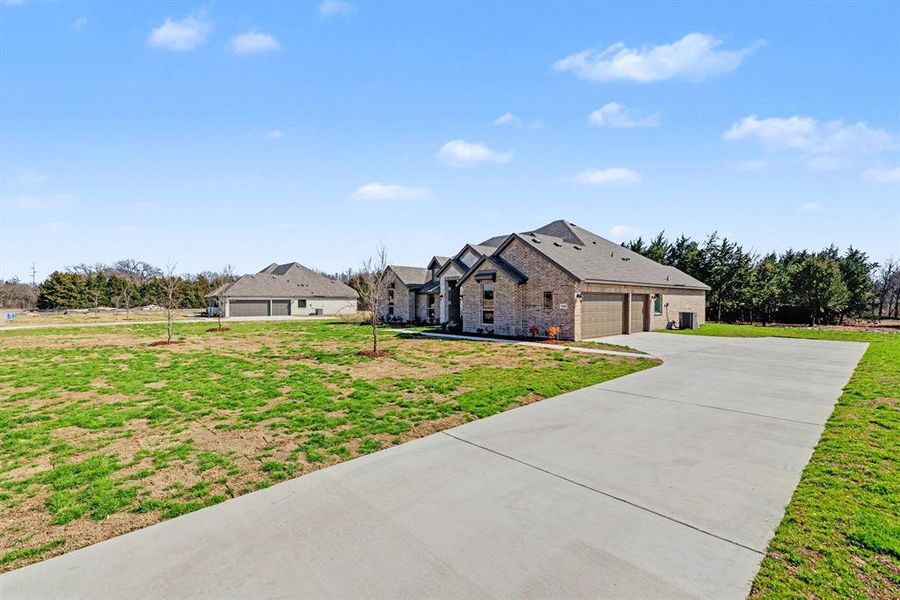 Front exterior of a new home in , Midlothian, TX, highlighting curb appeal (Image 18). Front exterior of a new home in , Midlothian, TX, highlighting curb appeal (Image 18).