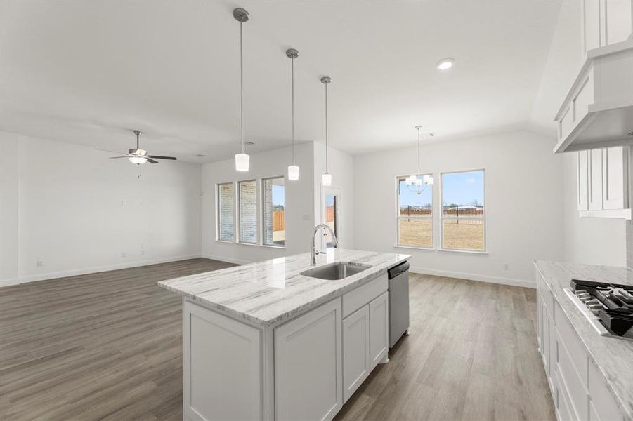 13_14. 541 San Angelo - Kitchen (4)