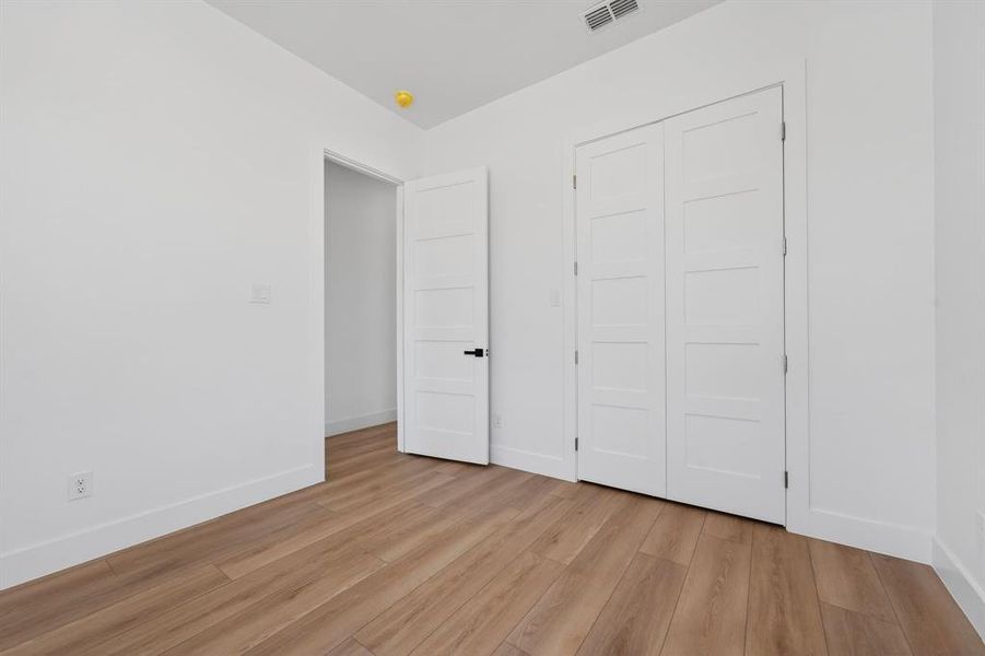 Spacious, unfurnished interior of a new home in , Lone Oak (Image 26).