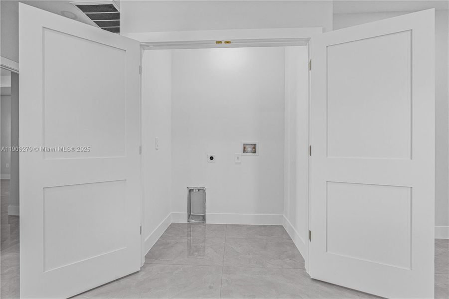 Spacious, unfurnished interior of a new home in , Lehigh Acres (Image 17). Spacious, unfurnished interior of a new home in , Lehigh Acres (Image 17).