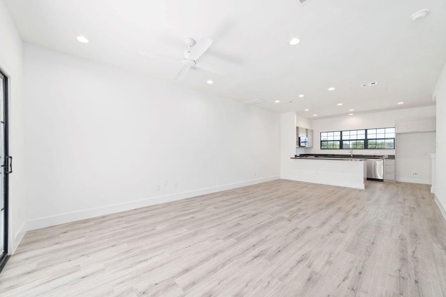 Spacious, unfurnished interior of a new home in , Houston (Image 13).