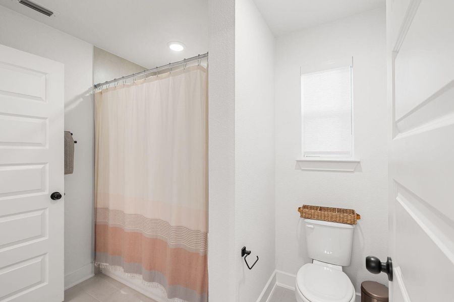 Furnished interior view inside a new home in Sweetwater - 60', Austin (Image 34).