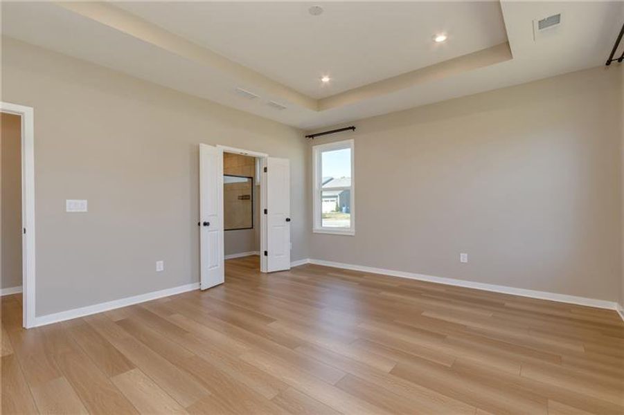 Spacious, unfurnished interior of a new home in Sweetbay Farm, Lawrenceville (Image 55).