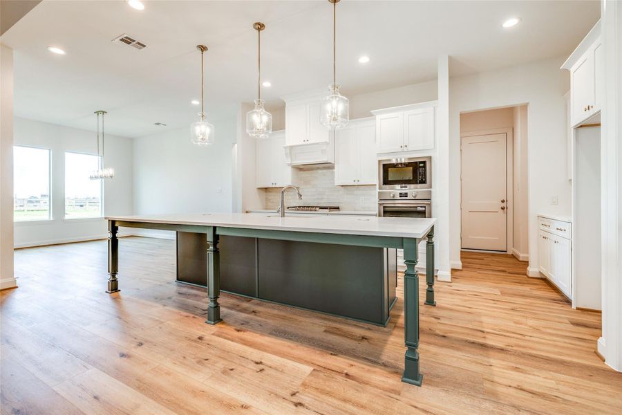 Furnished interior view inside a new home in Arborwood, Waller (Image 11).