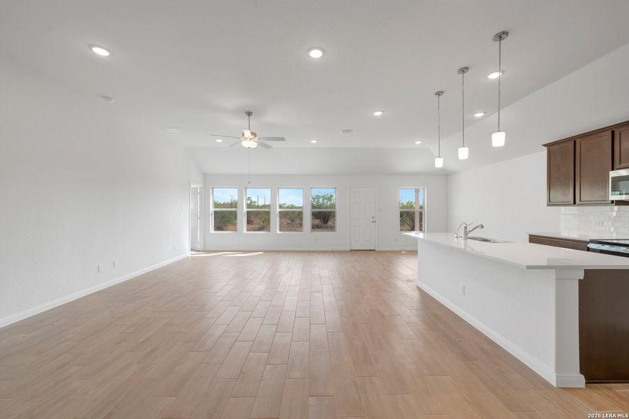 Spacious, unfurnished interior of a new home in Chaparral Ranch, Floresville (Image 32).