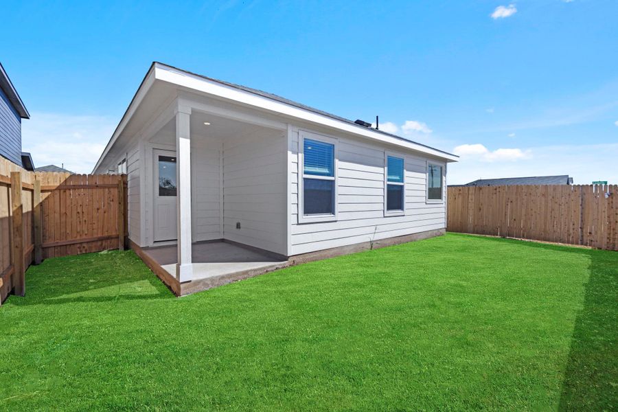 Exterior details and patio area of a home in Sunset Oaks, Maxwell (Image 3).