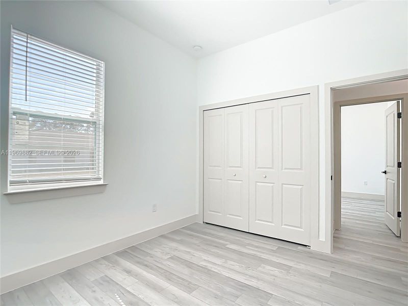 Spacious, unfurnished interior of a new home in , Port Charlotte (Image 37).