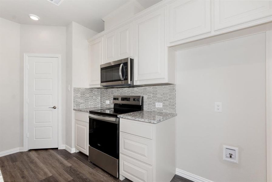 Furnished interior view inside a new home in Courts Of Bonnie Brae, Denton (Image 4).